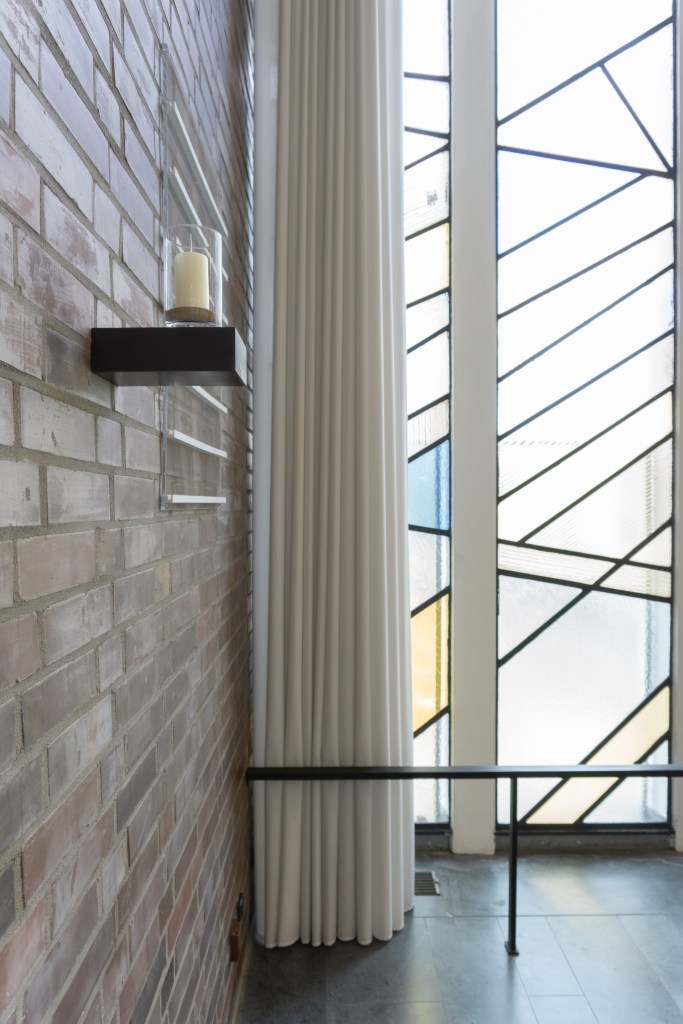 Vorhang Epiphaniaskirche Köln Kirchensanierung Kirchenarchitektur