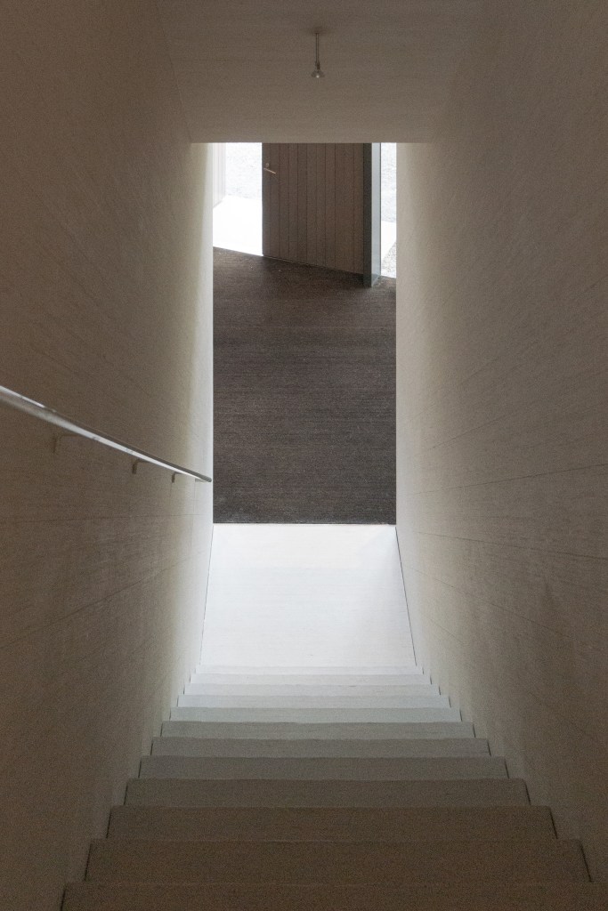 Treppe zur Empore Immanuelkirche Köln Kirchenneubau Kirchenarchitektur
