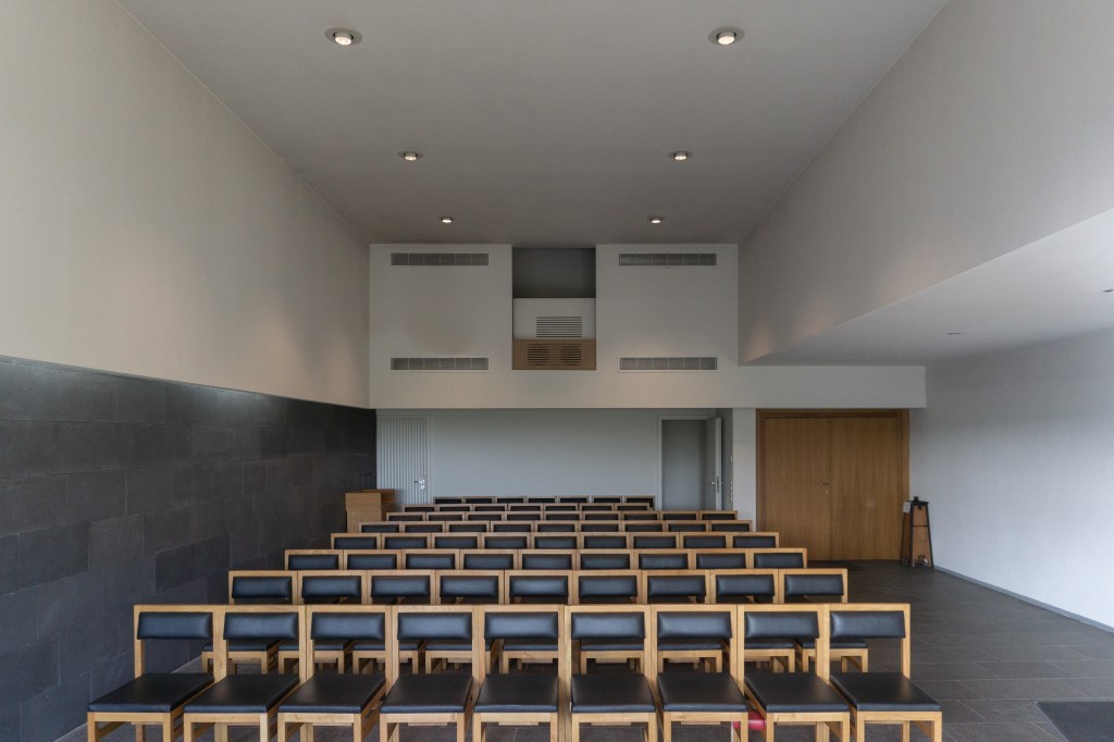 Innenraum Friedhof-Kapelle Hattingen Oberstüter Kirchensanierung Kirchenarchitektur