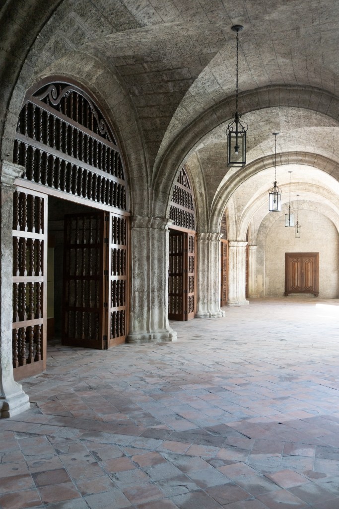 Umnutzung Franz von Assisi Basilika und Kloster zu Museum Kreuzgang Innenhof