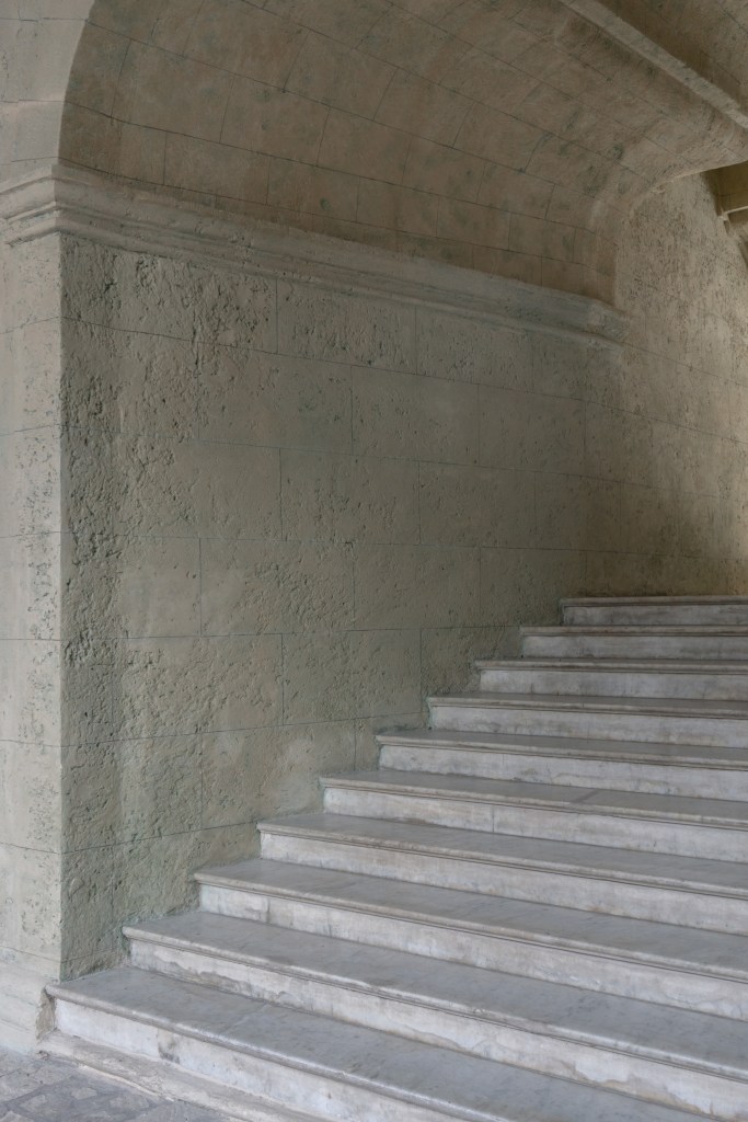 Umnutzung Franz von Assisi Basilika und Kloster zu Museum Treppe Innenhof