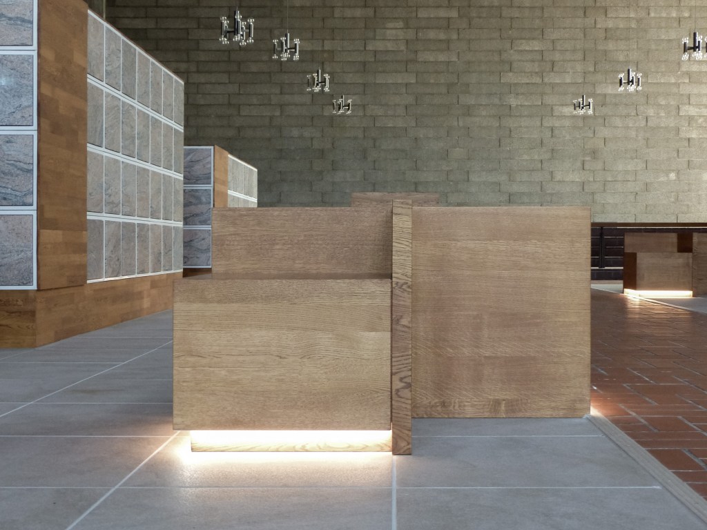 Franziskuskolumbarium Wesel Sitzbank Kirchenumnutzung Licht