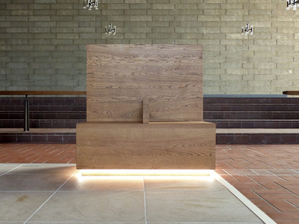 Franziskuskolumbarium Wesel Sitzbank Kirchenumnutzung