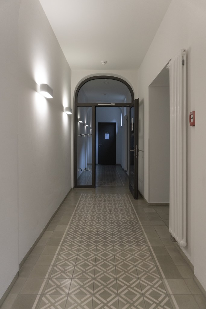 Klarissenkloster Köln Kirchenumnutzung historische Fliesen Beleuchtung