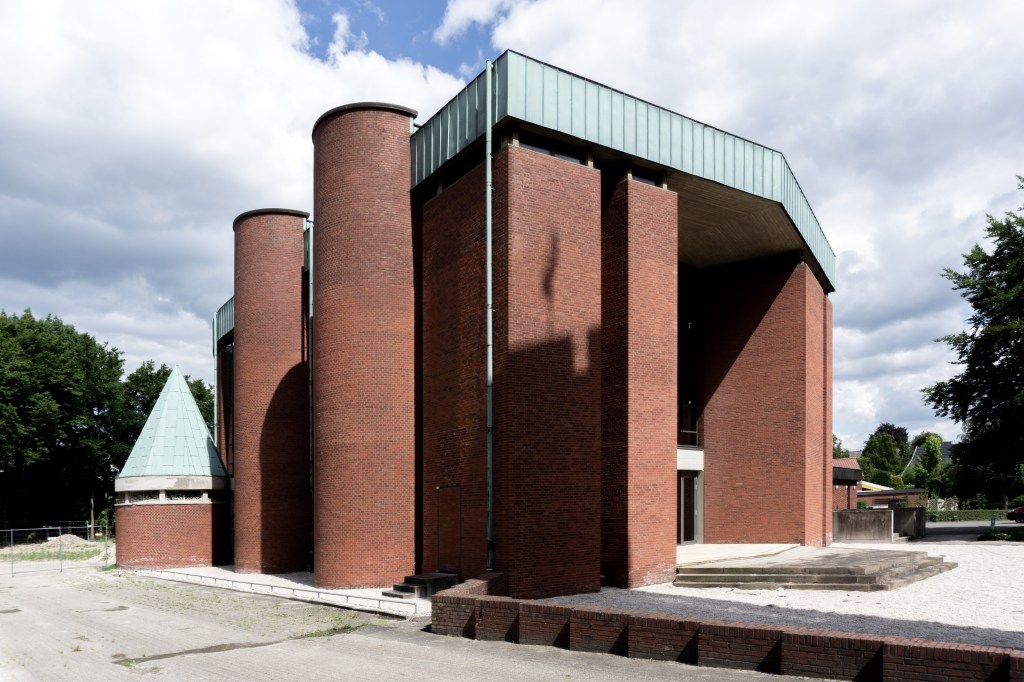 Kirchenumnutzung St. Bonifatius Münster Verlagshaus Backsteinkirche Nachkriegszeit
