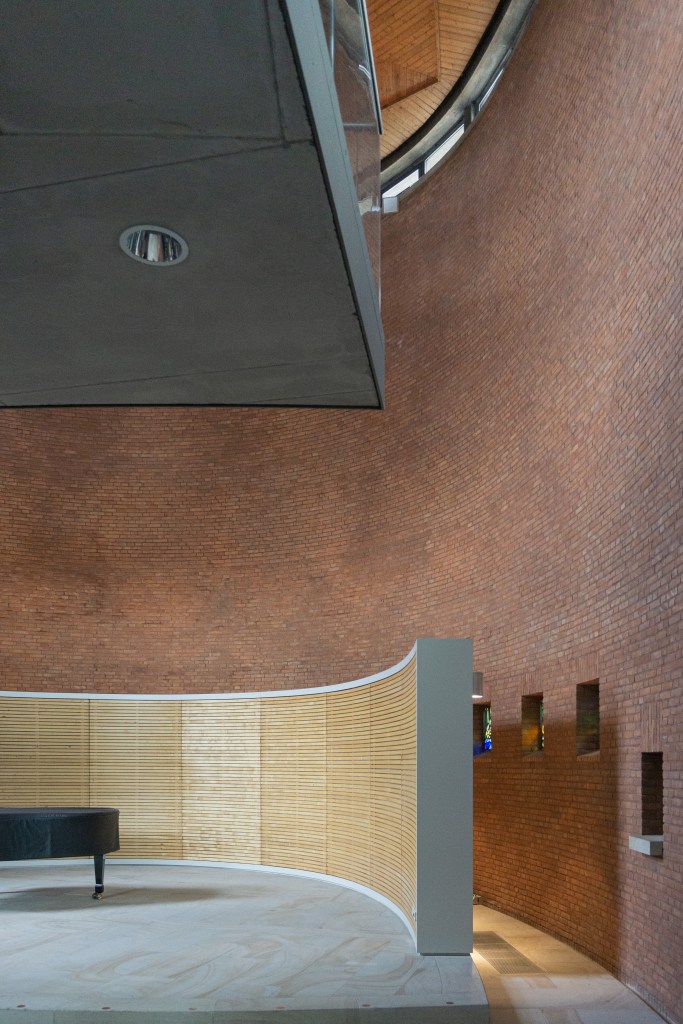 Kirchenumnutzung St. Bonifatius Münster Verlagshaus Altarbereich